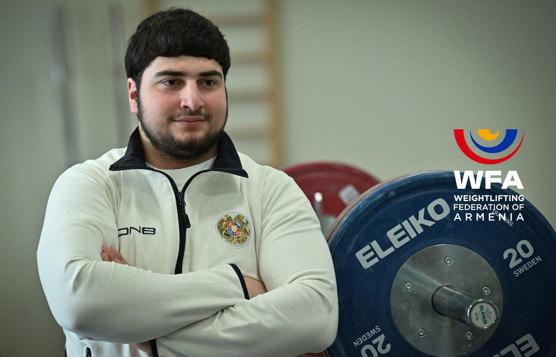 Grigor Ghazaryan (Arménie), 96 kg, champion du monde junior d’haltérophilie à Lima (Pérou)
