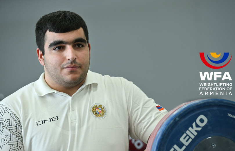 Harutyun Hovhannisyan (Arménie), vice-champion du monde junior d’haltérophilie des super-lourds à Lima (Pérou)