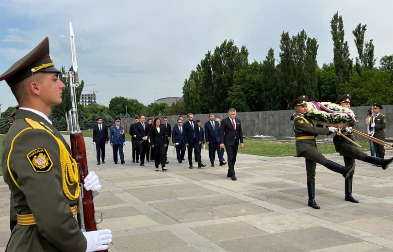 Le Premier ministre de Slovaquie Robert Fico a visité le mémorial du génocide des Arméniens à Yerevan et planté un sapin