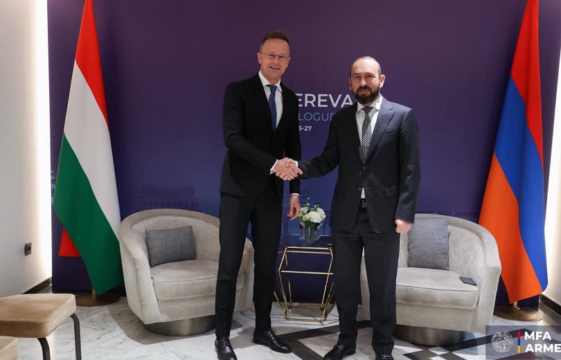 Ararat Mirzoyan et le ministre hongrois des Affaires étrangères Péter Szijjártó ont discuté des priorités de la coopération Arménie-UE