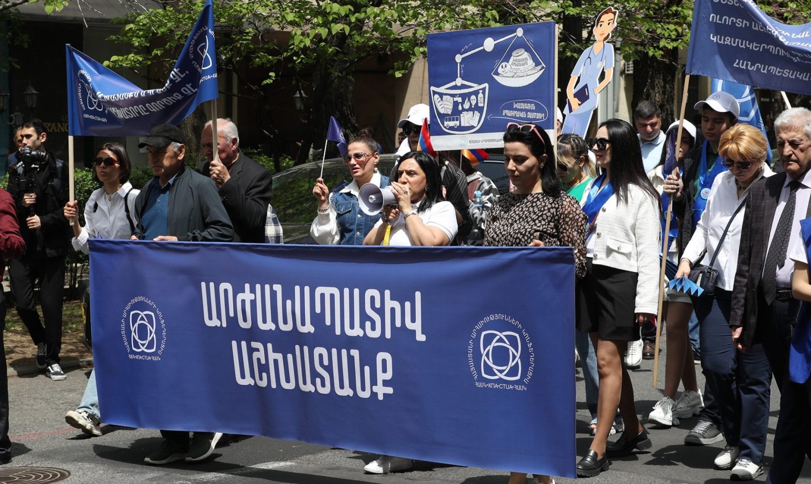 Marche du 1er mai à Yerevan capitale de l’Arménie sous le slogan « Travail décent »