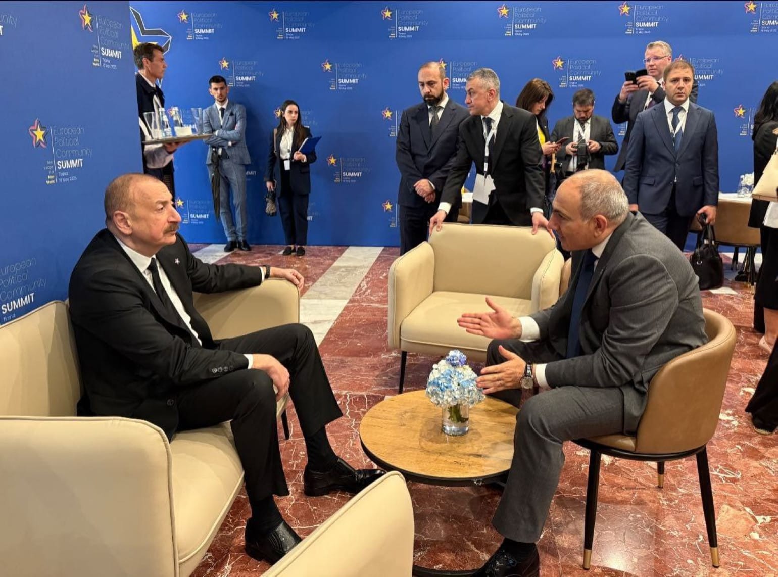 Le Premier ministre arménien Nikol Pachinian a rencontré le président azerbaïdjanais Ilham Aliev à Tirana n Albanie
