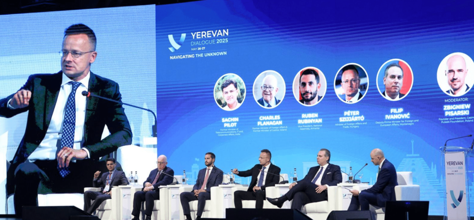 Nous avons demandé à l&rsquo;Union européenne d&rsquo;apporter son soutien à l&rsquo;Azerbaïdjan sur un pied d&rsquo;égalité avec l&rsquo;Arménie a affirmé à Yerevan le Ministre hongrois des Affaires étrangères