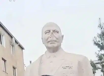 Le monument dédié au maréchal Baghramian a été démoli à Stepanakert occupé par l’Azerbaïdjan