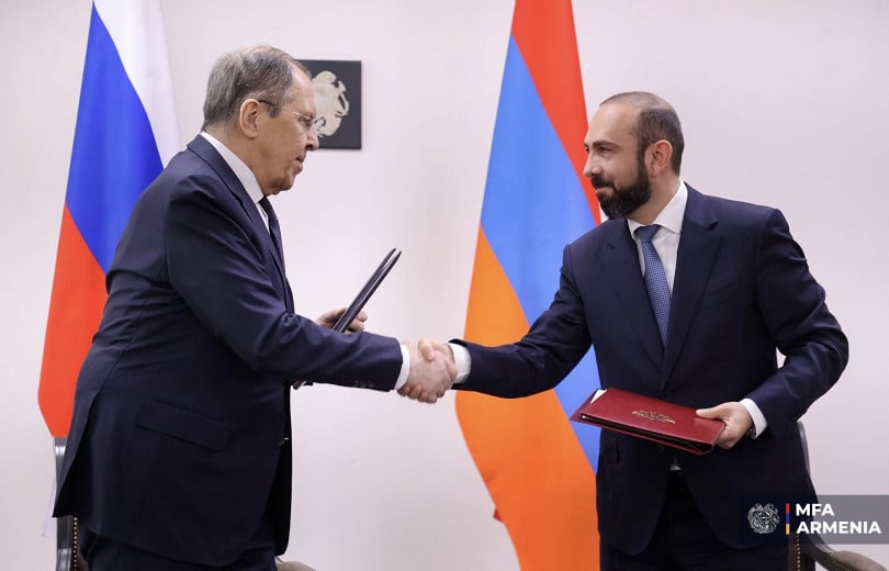 Lavrov et Mirzoyan ont signé le plan de consultations entre les deux ministères des Affaires étrangères pour 2025-2026