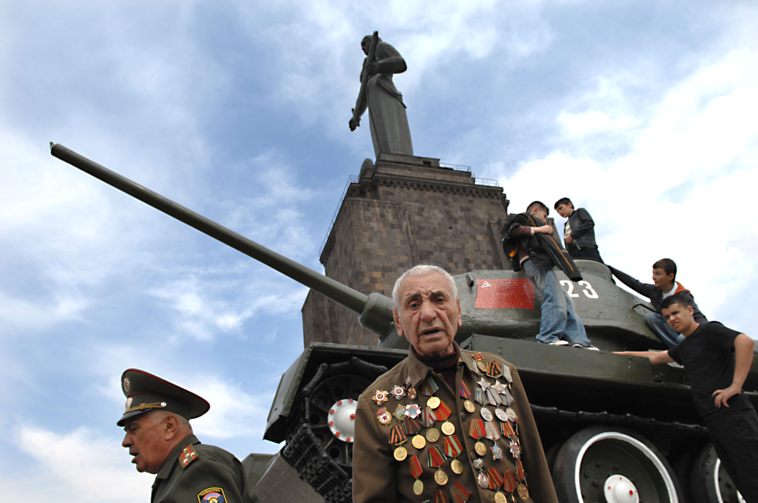 Décryptage : Qui a tant besoin de l’« avenir ukrainien » de l’Arménie ? par Hakob Badalyan