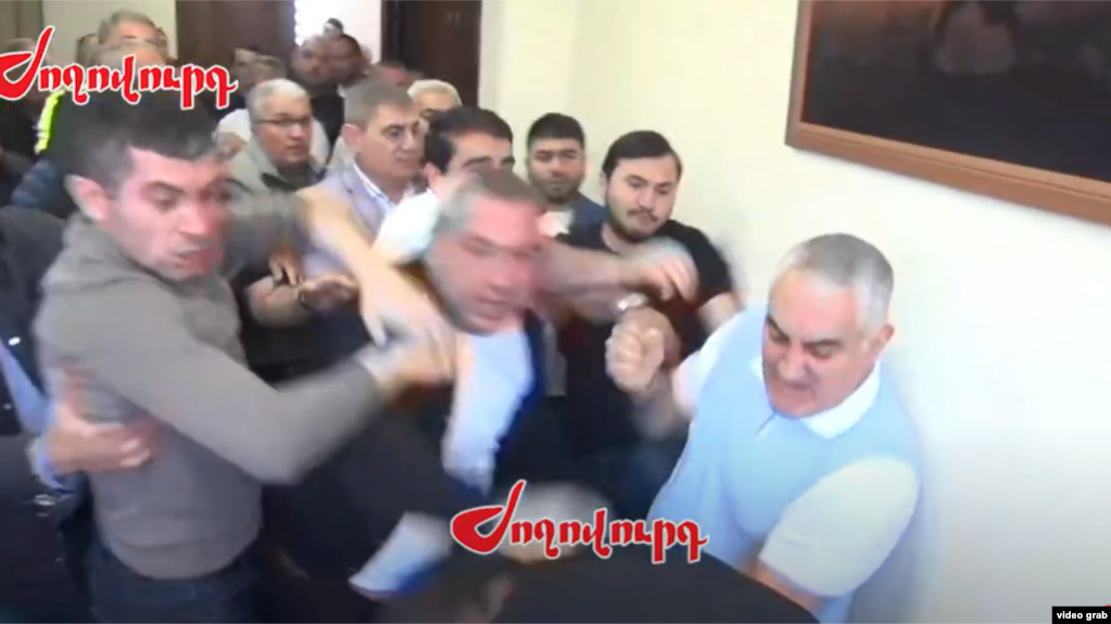 Le chef du district d&rsquo;Erevan n&rsquo;est pas placé en détention après avoir passé à tabac un militant