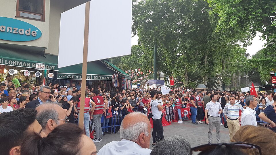 Turquie: l&rsquo;opposition réunit des dizaines de milliers de personnes à Istanbul