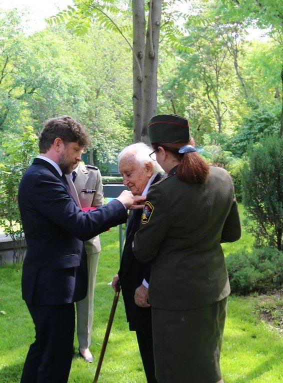 Oliviere Decottignies : la médaille de la Défense nationale au Lieutenant Karapetyan