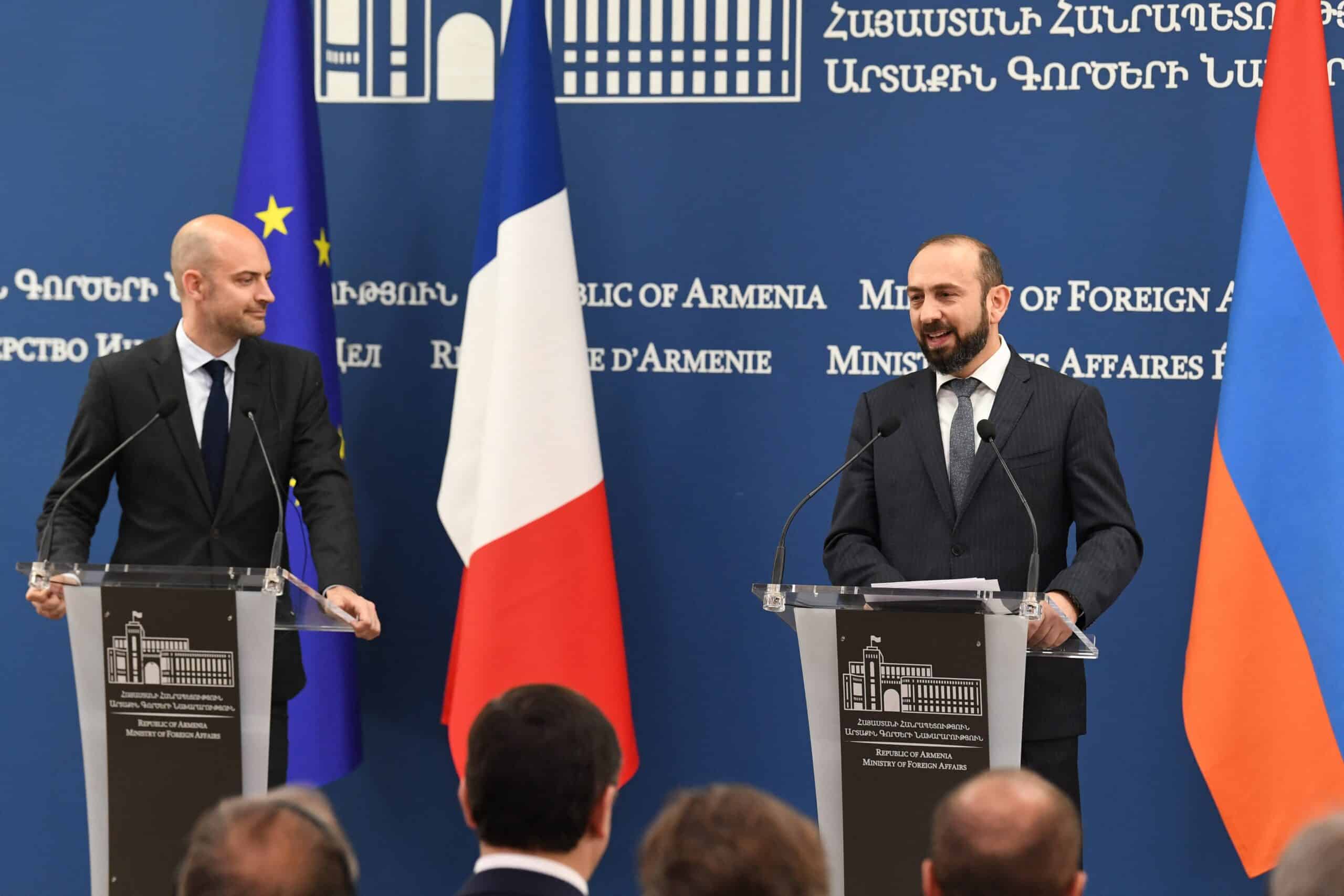La France exhorte Arménie et Azerbaïdjan à signer un accord de paix