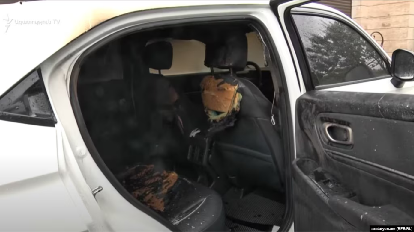 La voiture d&rsquo;un opposant victime d&rsquo;un incendie criminel