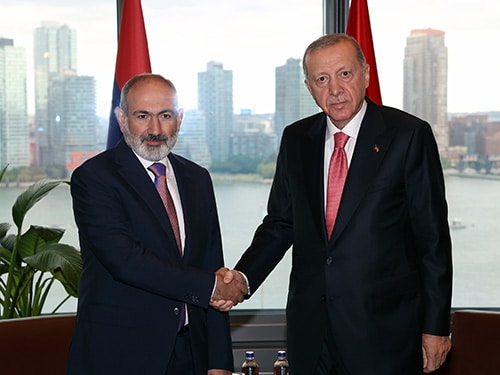 Visite « historique » du Premier ministre arménien en Turquie