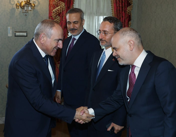DECRYPTAGE. L’énigme géopolitique de la visite de Nikol Pashinyan en Turquie, par Hakob Badalyan