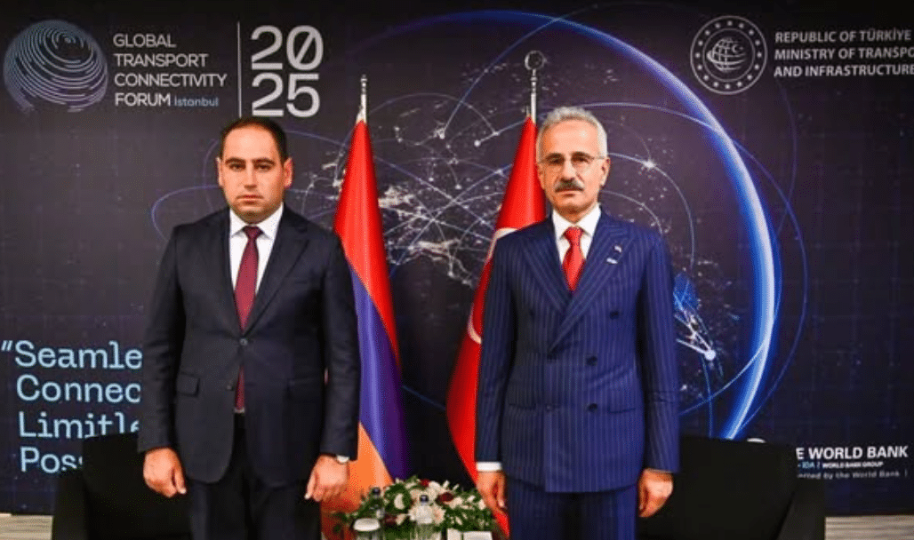 Davit Khudatyan et Abdulkadir Uraloglu ont discuté du développement des liaisons régionales