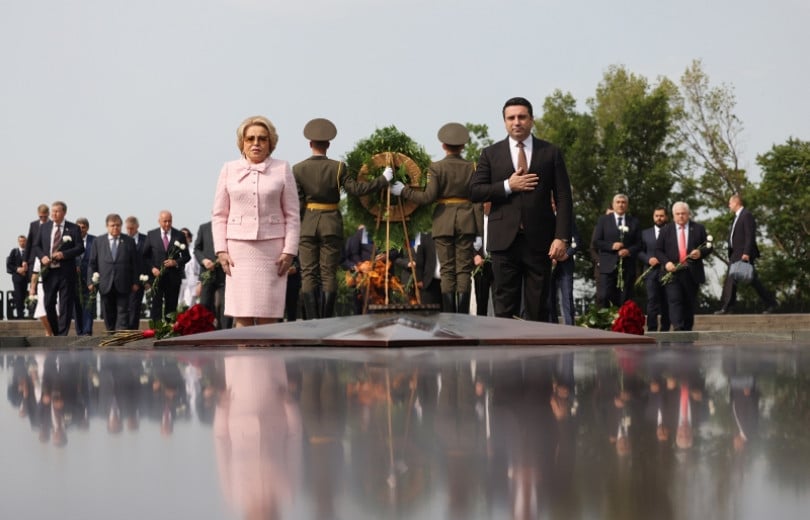 Alen Simonyan et Valentina Matvienko ont visité le parc de la Victoire à Yerevan