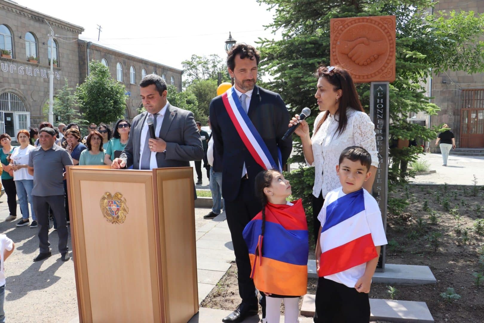 Une stèle commémorative symbolisant l&rsquo;amitié entre Montélimar et Sisian a été inaugurée à Sisian dans la région de Vayots Dzor
