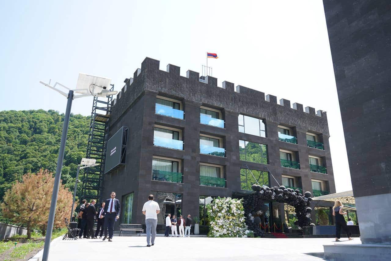 Près de 8 millions de dollars d&rsquo;investissement et 50 nouveaux emplois : Gevorg Papoyan participe à l&rsquo;inauguration de l&rsquo;hôtel Mounthree