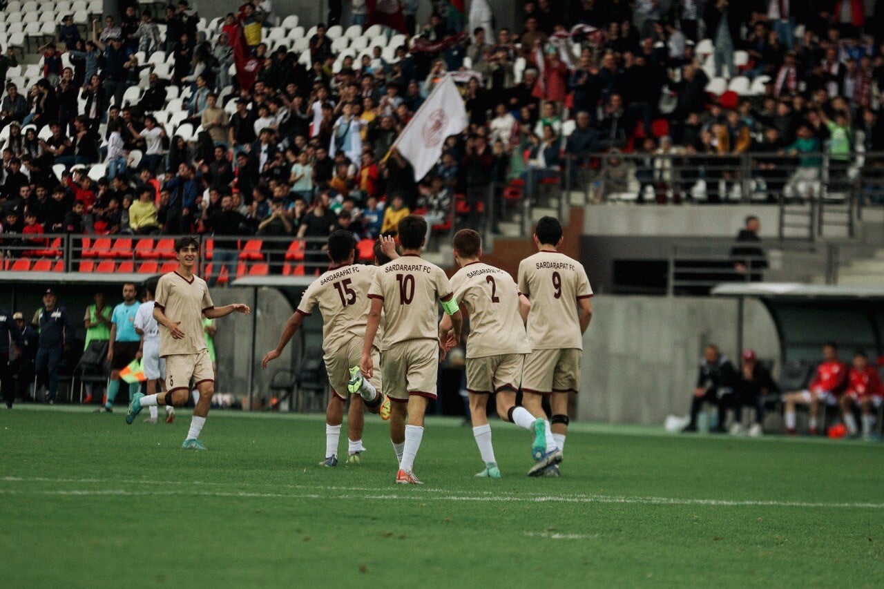 Le club de football FC Sardarapat d’Armavir crée une équipe professionnelle qui évoluera en première poule du championnat arménien de football lors de la saison 2025-26