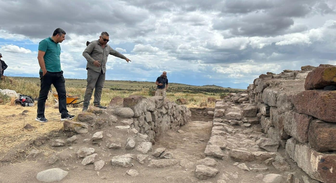 La question du renforcement de la forteresse d&rsquo;Aroudj dans la région d’Aragatsotn (Arménie) a été abordée avec des architectes italiens