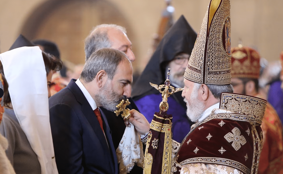 Pachinian appelle publiquement à la démission du catholicos Karékine II