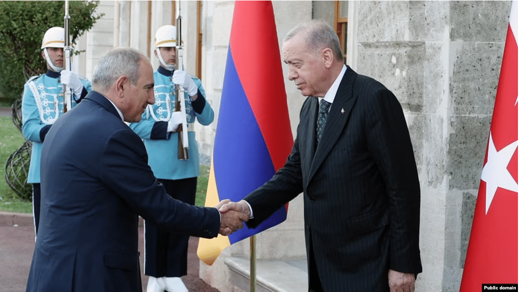 Erdogan et Pashinian se rencontrent à Istanbul