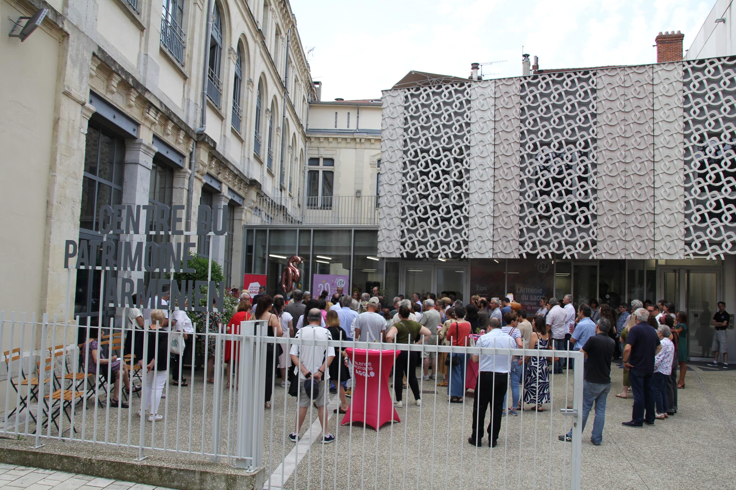 Vernissage de l’exposition « L’Arménie du sacré à l’épreuve du temps » au Centre du Patrimoine Arménien de Valence à l’occasion de son 20e anniversaire