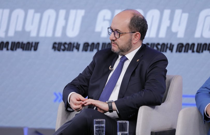 L&rsquo;Église arménienne est devenue une branche de l&rsquo;organisation « État islamique », et on lui coupe la tête affirme Arayik Harutyunyan le chef de cabinet du Premier ministre arménien