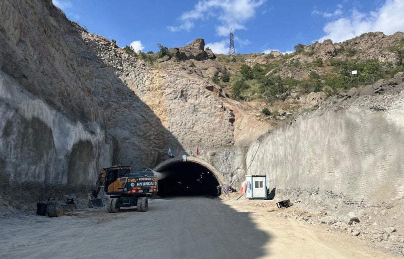 Les travaux de construction sont en cours sur le tronçon Kajaran-Agarak du corridor routier Nord-Sud (Photos)