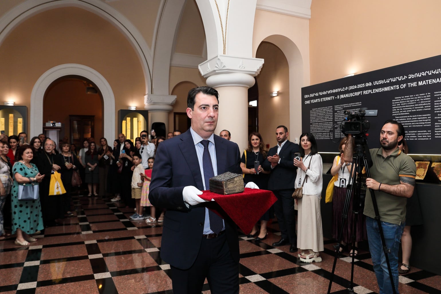 La compagnie Viva Armenia a permis au Matenadaran d’acquérir un Évangile manuscrit rare que l’on croyait perdu lors du génocide des Arméniens