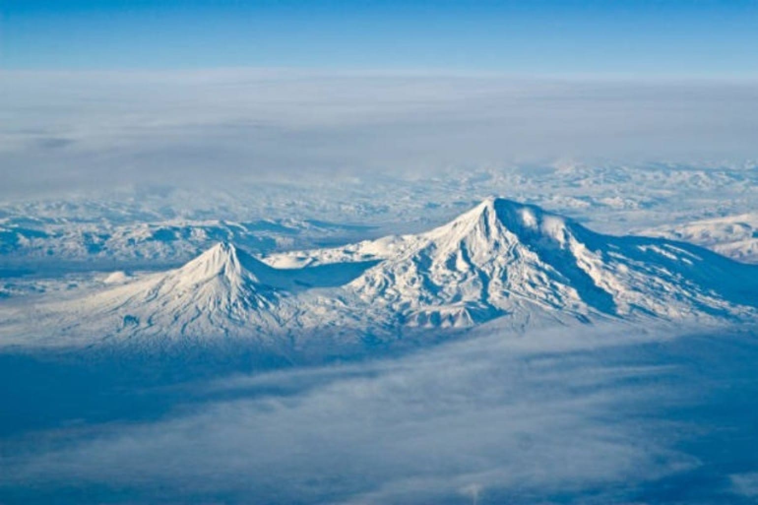 La couverture neigeuse du mont Ararat fond chaque année, elle a diminué de 41 % en 37 ans et la neige pourrait complètement disparaître d’ici 50 ans