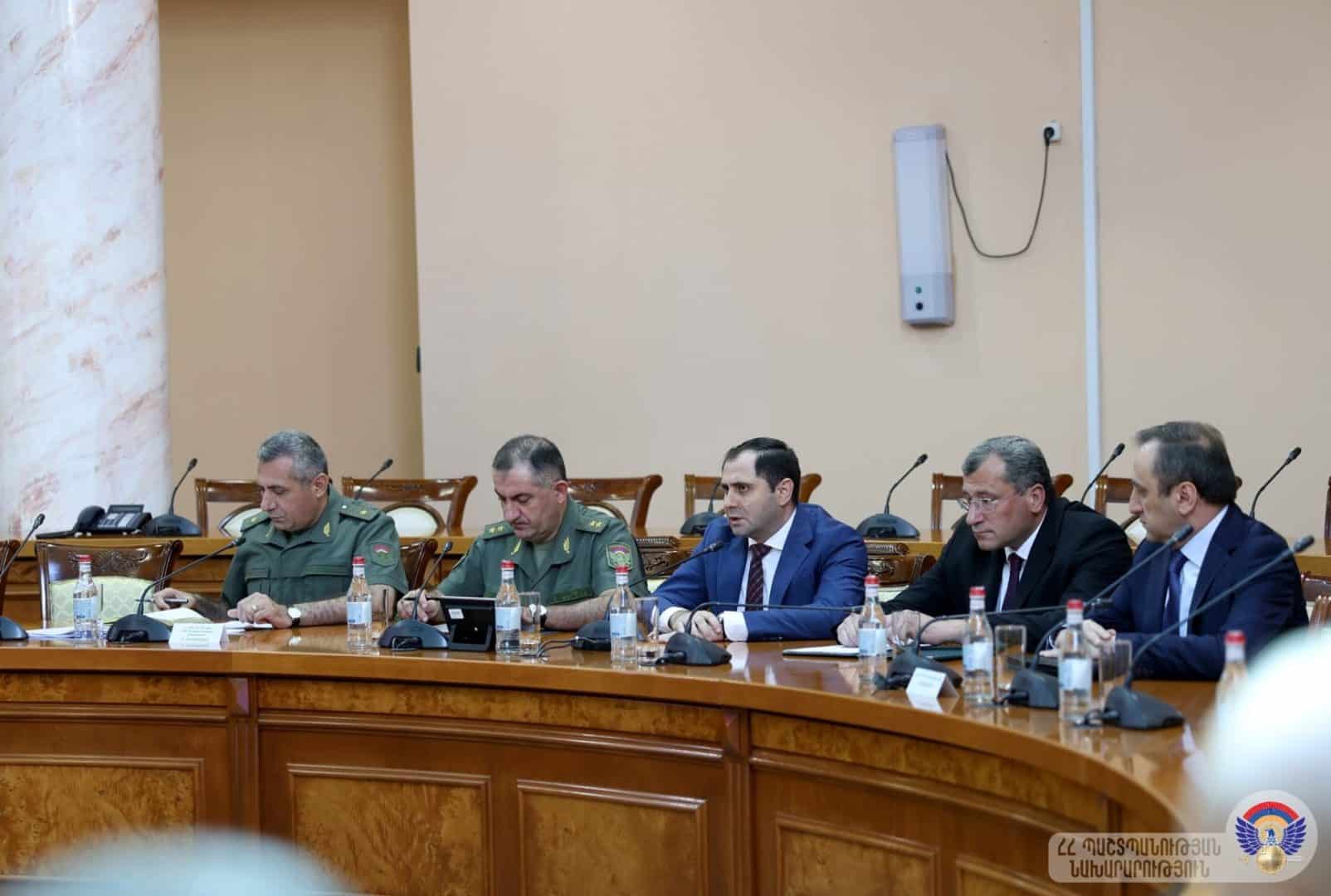 Le ministre de la Défense Suren Papikyan a rencontré les attachés militaires l&rsquo;Arménie accrédités à l&rsquo;étranger