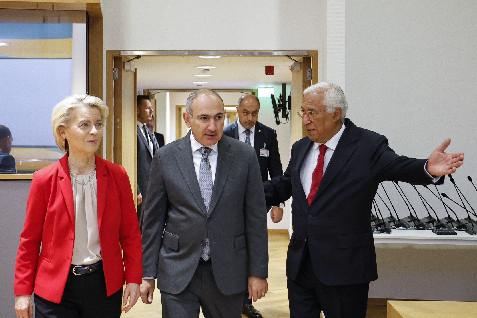 DECRYPTAGE : Que venait montrer Nikol Pashinyan à Ursula von der Leyen ? par Hakob Badalyan