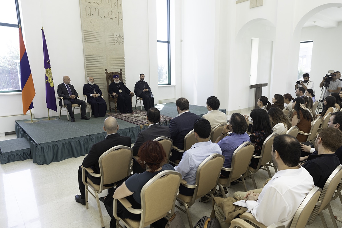 Le Catholicos de Tous les Arméniens a reçu les participants au programme « AGBU Focus »