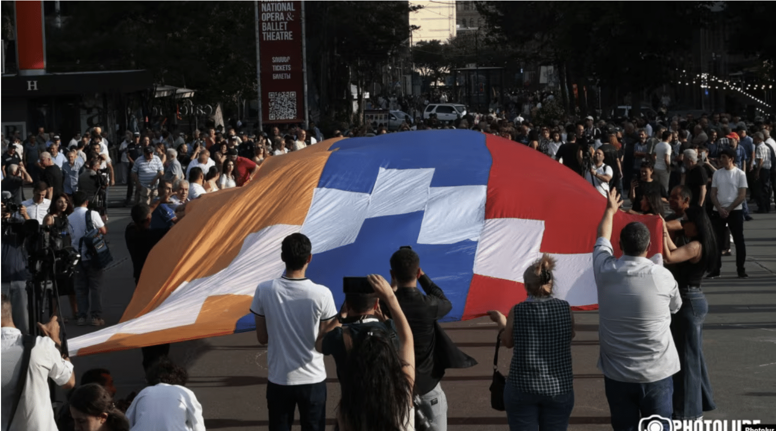 Poursuite du sit-in des réfugiés du Karabakh sur la place de la Liberté de Erevan