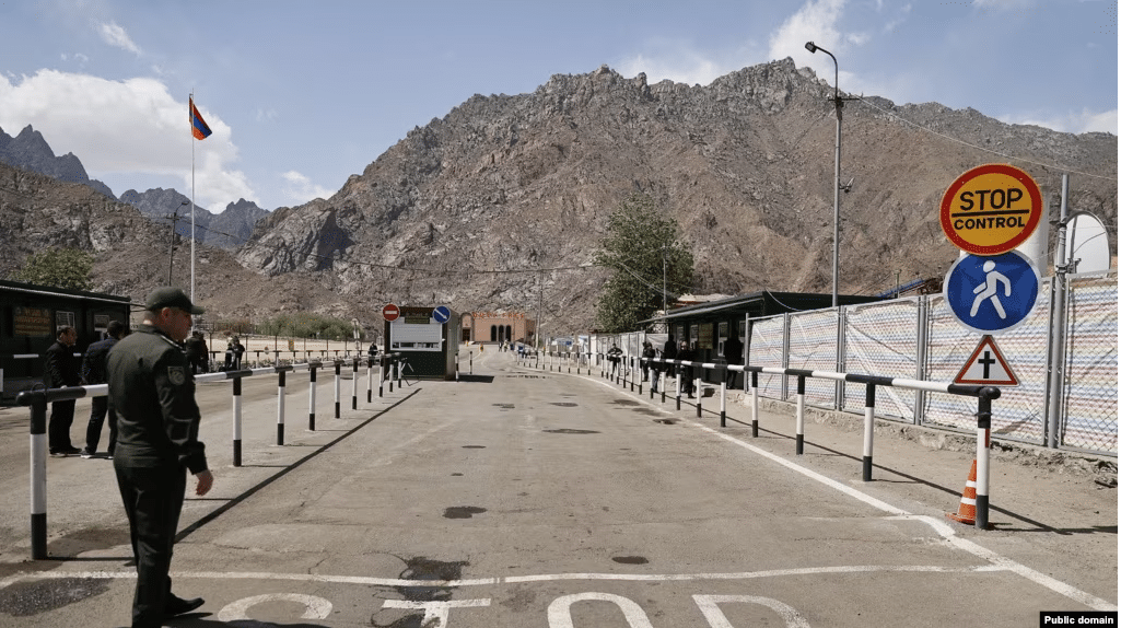 Les dirigeants iraniens et arméniens s&rsquo;entretiennent également après la rencontre entre Aliyev et Pashinian