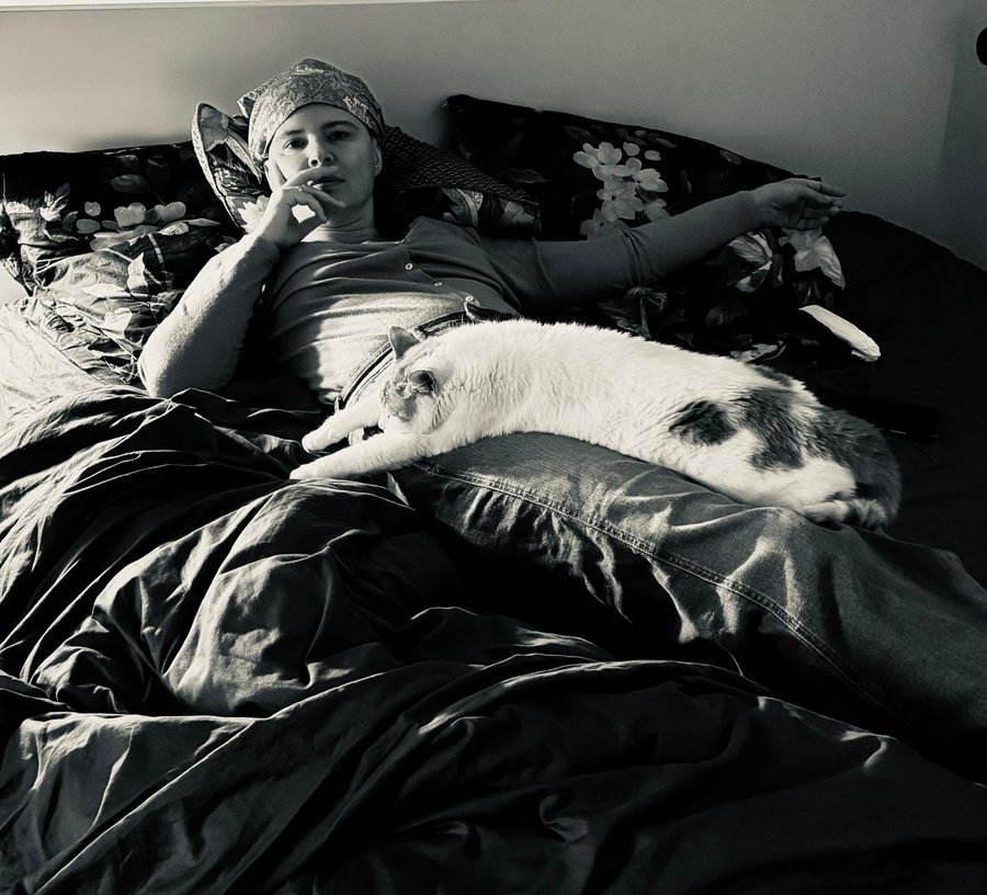 Anne Bonnel : Depuis mon lit, affaiblie mais pas vaincue