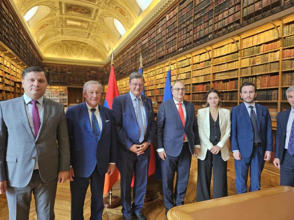 Arman Khachatryan : Une rencontre chaleureuse au Sénat  avec le groupe d’amitié des parlementaires arméniens