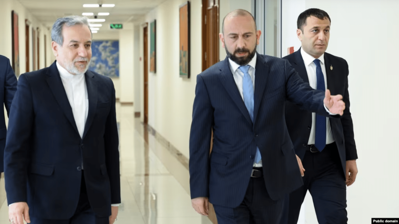 Les ministres des Affaires étrangères iranien et arménien s&rsquo;entretiennent à nouveau