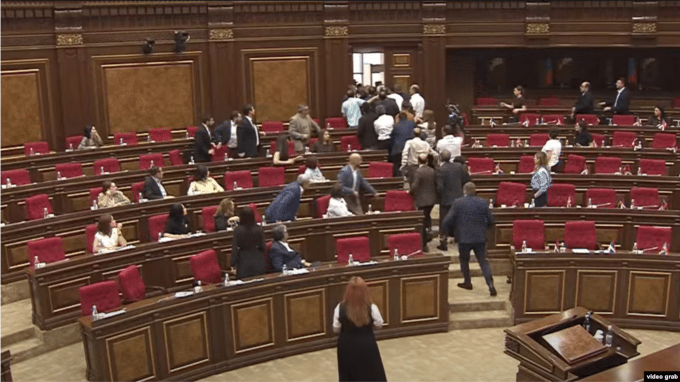 Un autre député de l&rsquo;opposition poursuivi