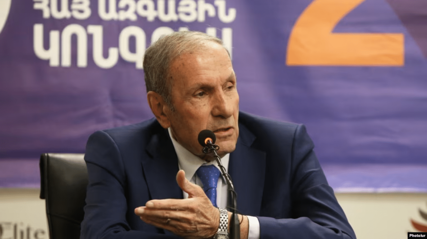 Levon Ter-Petrosian demande la libération des « prisonniers politiques »