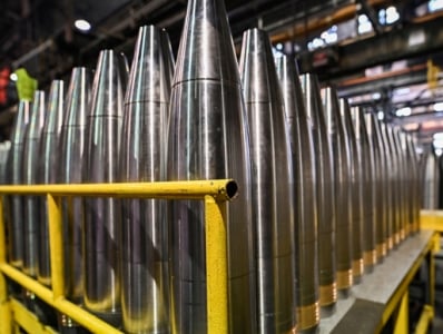 L&rsquo;Azerbaïdjan lance la production en série d&rsquo;obus d&rsquo;artillerie de calibre « soviétique » pour l&rsquo;Ukraine