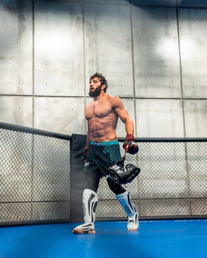 L’Arménien Arman Tsarukyan (UFC) : Je battrai Ilya Topuria par KO au premier round