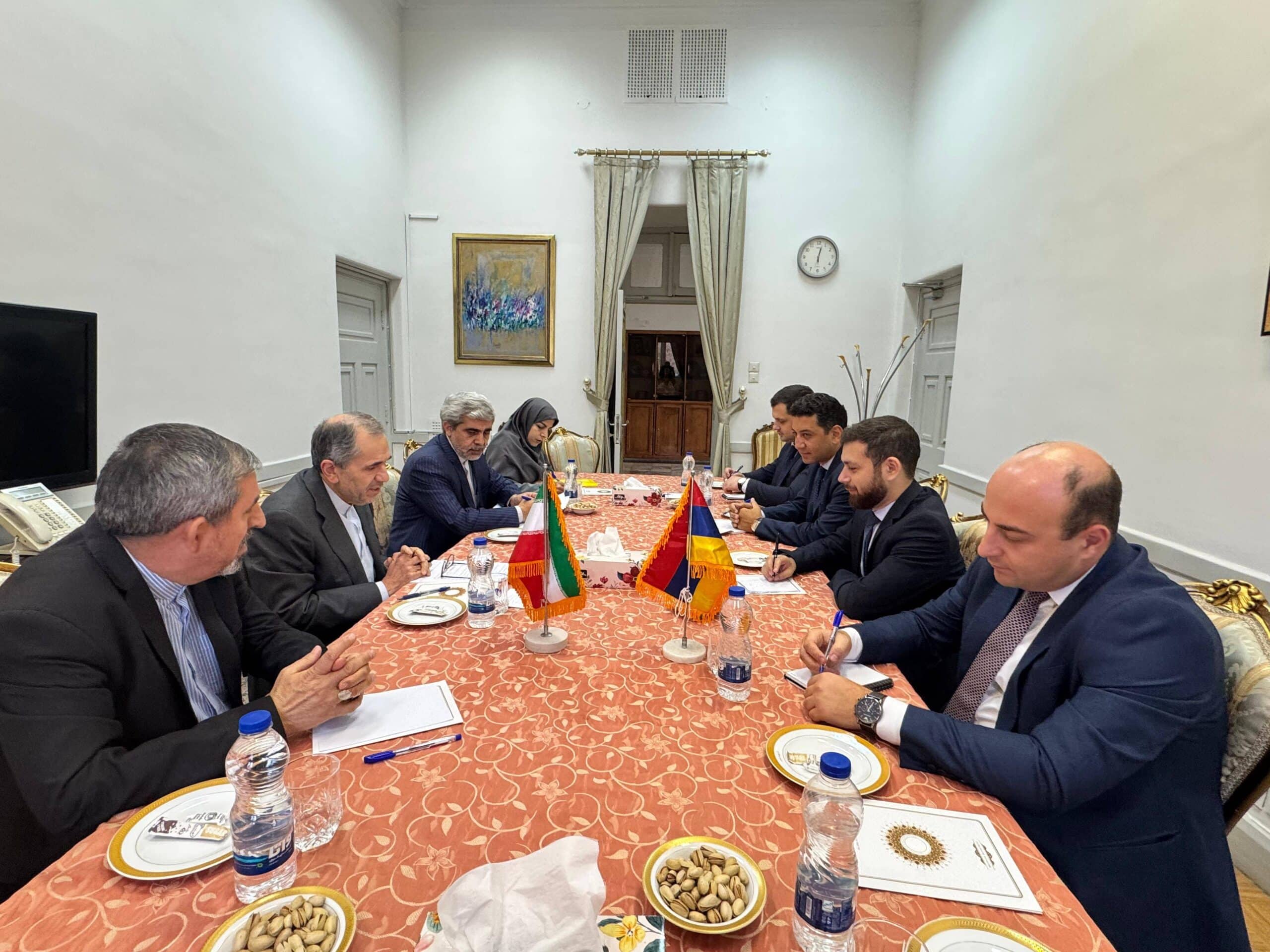 L’Arménie s’emploie à rassurer l’Iran avant la visite du président iranien à Erevan