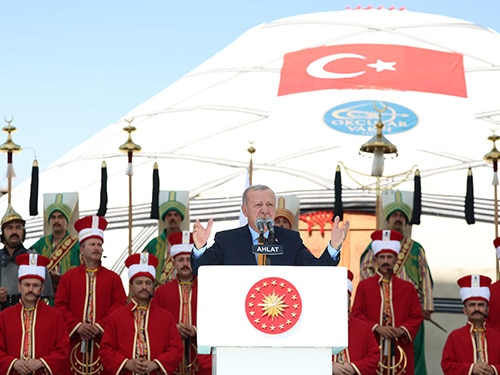 Erdogan brandit le drapeau du panturquisme : un discours qui rappelle les sombres fondamentaux du régime