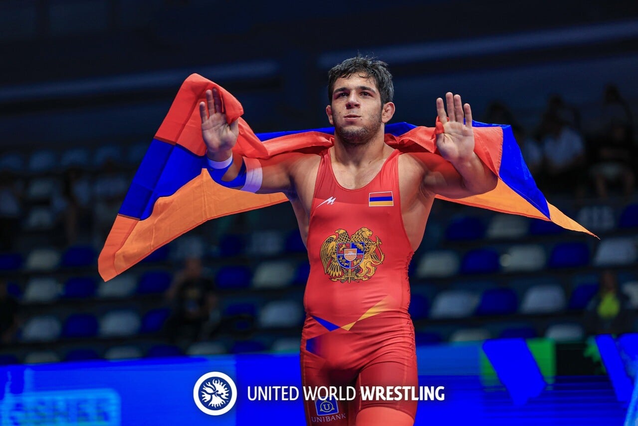 L&rsquo;équipe d’Arménie de lutte gréco-romaine avec quatre médailles est deuxième au classement par équipes du Championnat du monde des moins de 20 an à Samokov (Bulgarie)