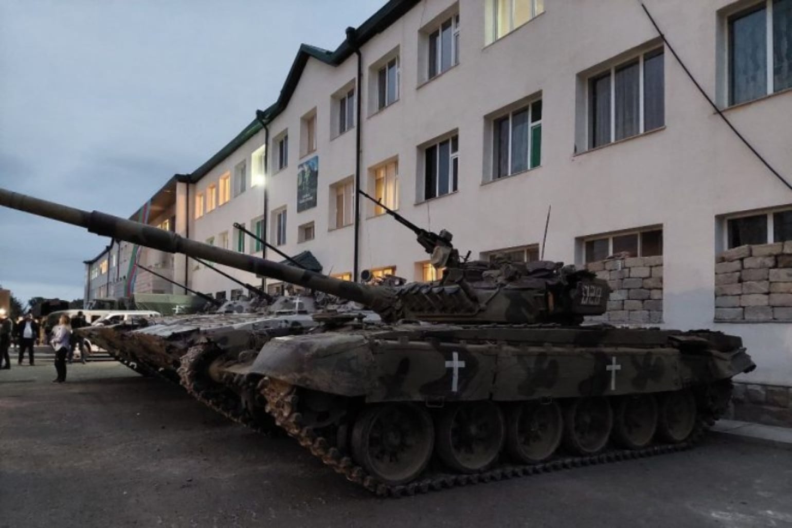 Un député azerbaïdjanais propose de vendre à l&rsquo;Ukraine les armes russes saisies en Artsakh occupé auprès des forces arméniennes de Défense