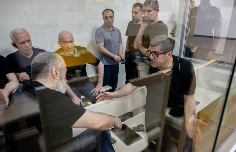 Le faux procès des anciens dirigeants militaro-politiques du Haut-Karabakh se poursuit à Bakou (Photos)