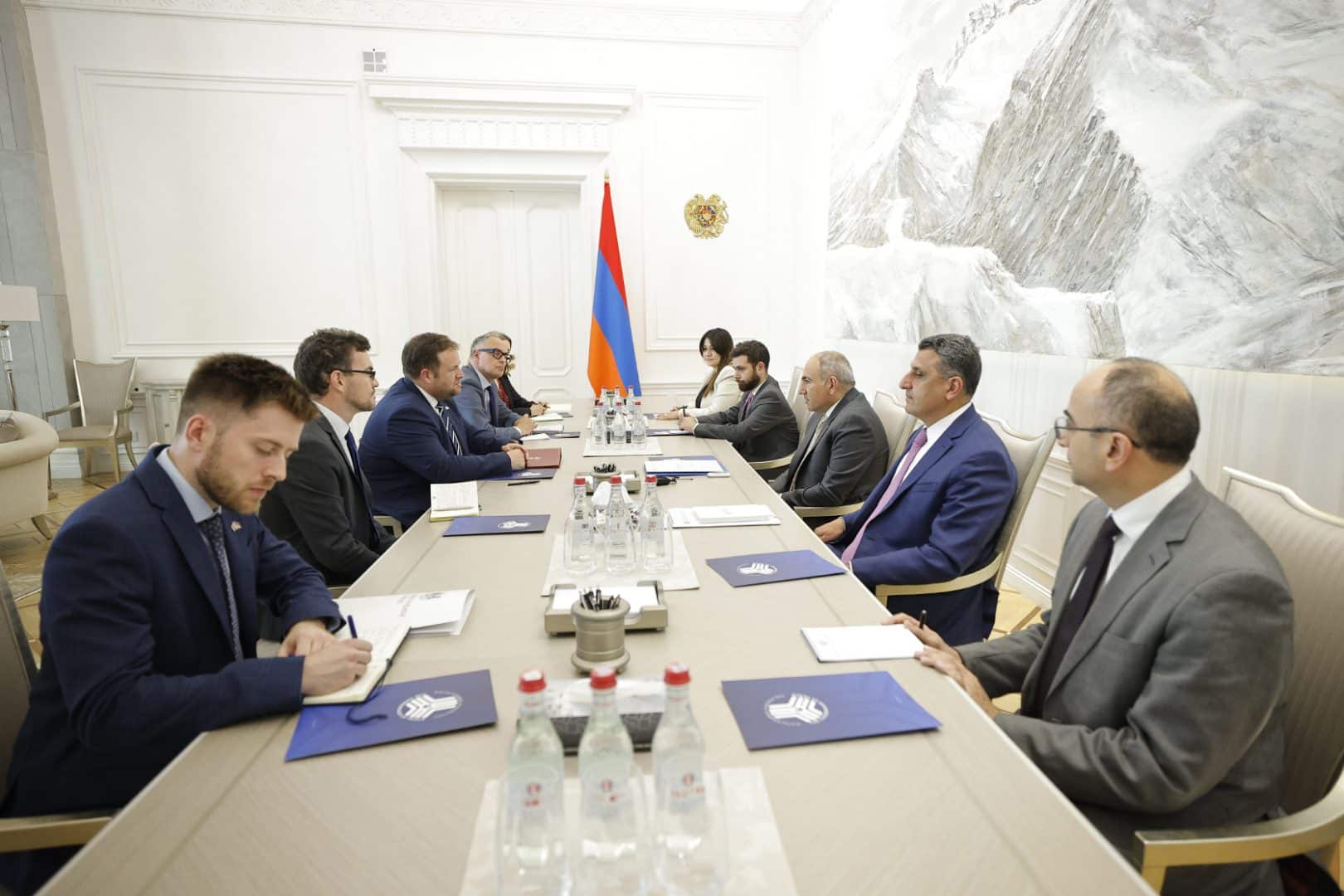 Le Premier ministre arménien a reçu le ministre d&rsquo;État britannique Stephen Doughty