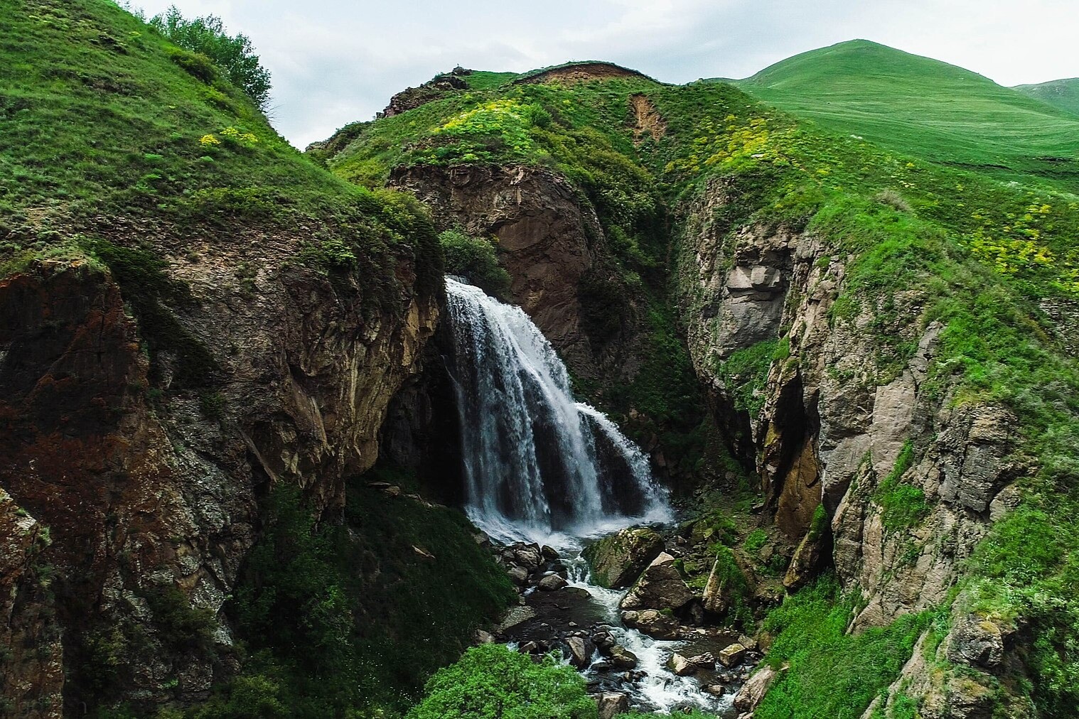 Quatre citoyens perdus près de la cascade de « Trchkan » dans la région de Lori au nord de l’Arménie ont été retrouvés par les secouristes