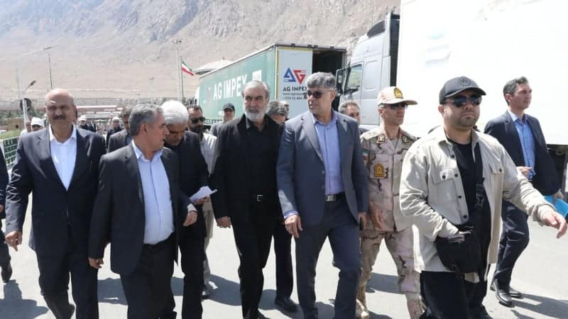 Environ 2 000 passagers et 400 à 450 camions traversent la frontière arméno-iranienne chaque jour